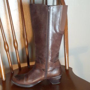 Clarks 9.5M Knee High Brown Boots